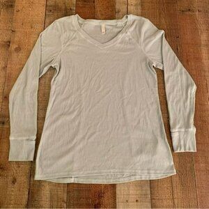 Cozy womens light blue long sleeve v-neck ribbed knit workout top